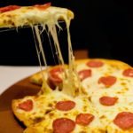 “البيتزا ” طريقة عمل بيتزا البيبروني  مع عجينة ناجحة بخطوات بسيطة
