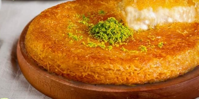 You are currently viewing الكنافة النابلسية – طريقة عمل الكنافة بالجبن المطاطي على الغاز بدون صبغة