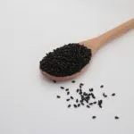الحبة السوداء كنز صحي – كل ما تود مَعرفته عن فوائد حبة البركة