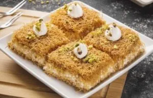 Read more about the article الكنافة بالقشطة –  عمل الكنافة بالقشطة مع طريقة القشطة والقطر المضبوط