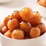 طريقة عمل اللقيمات – لقمة القاضي المقرمشة  في المنزل بخطوات بسيطة