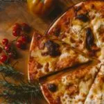 طريقة عمل البيتزا الايطالية في المنزل بطريقة سهلة مثل المطاعم