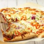 مقادير البيتزا مع كيفية صنع البيتزا في المنزل بخطوات سهلة وبسيطة مثل المطاعم