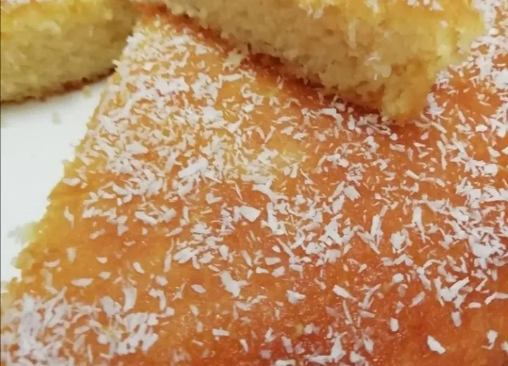 Read more about the article البسبوسة بالسميد وجوز الهند هشة بقوام مضبوط في المنزل