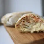 شاورما الدجاج – رحلة إلى عالم النكهات اللذيذة