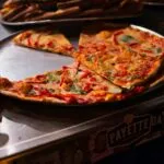 البيتزا بعجينة مظبوطة – دليل شامل لتحضير أفضل عجينة بيتزا